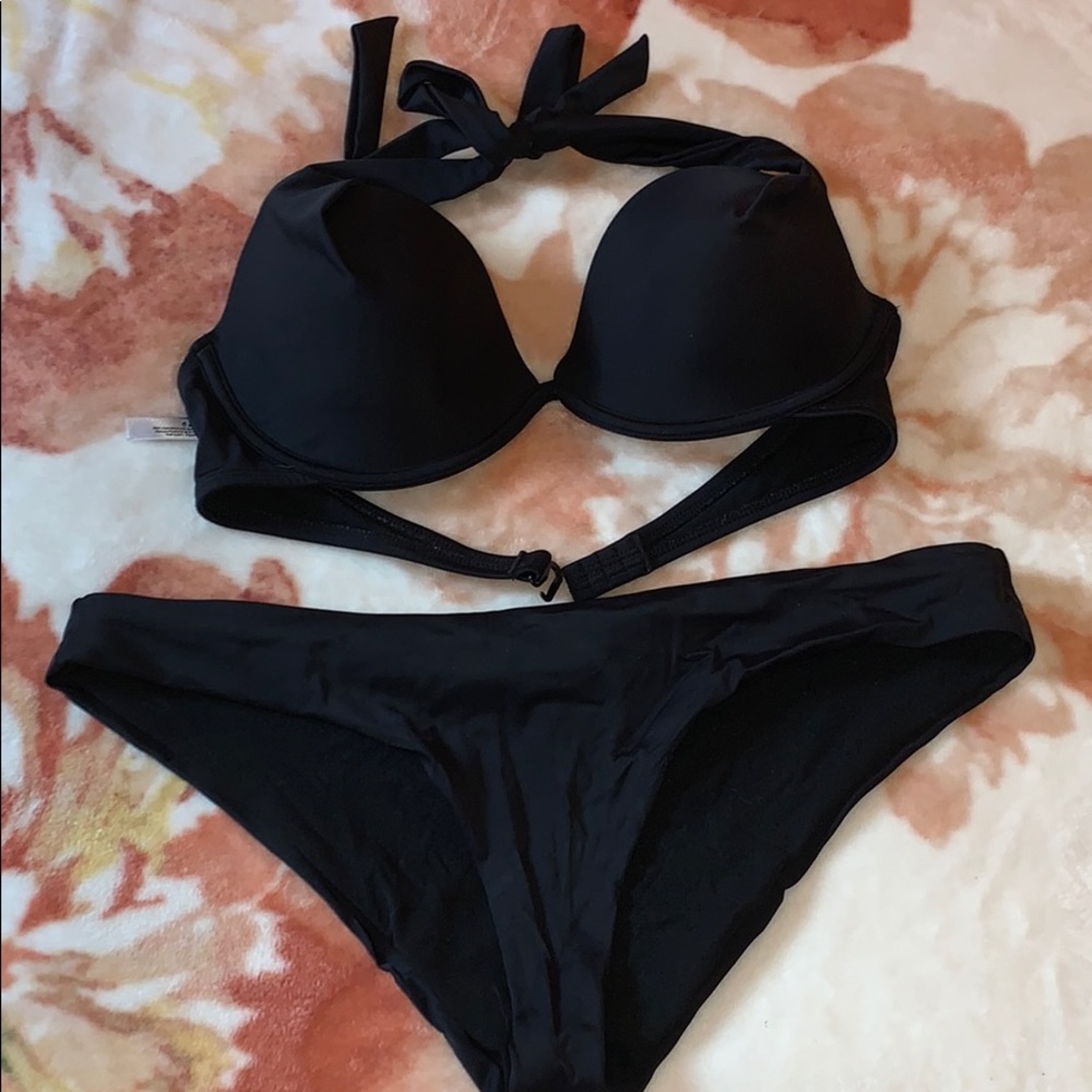 Black bikini